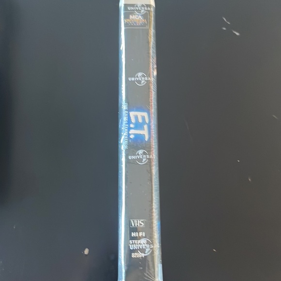 Sealed New ET VHS - Picture 3 of 4
